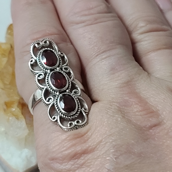 New*Vintage Style Garnet Trinity Ring - Picture 3 of 6